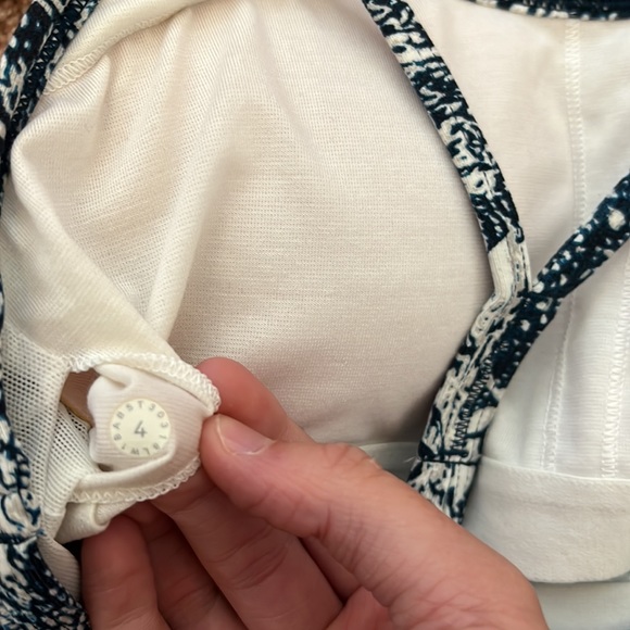 Lululemon tank - Picture 4 of 5